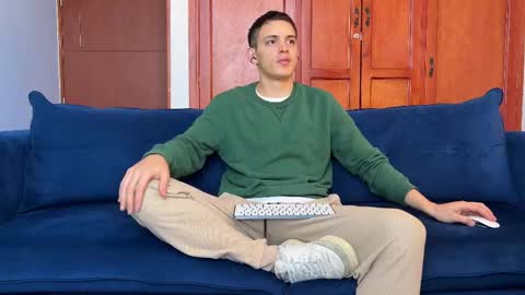 Liam online show from October 5, 1:04 pm