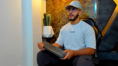 LIAM KLEIN online show from September 21, 3:23 pm