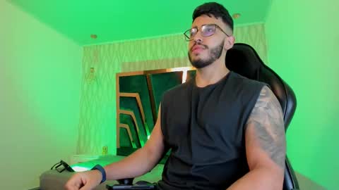 LIAM KLEIN online show from November 26, 11:35 am