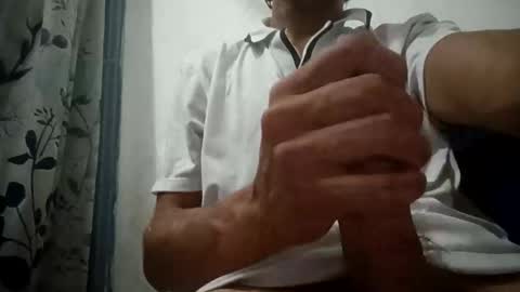 liam_lewis21 online show from May 24, 5:57 am