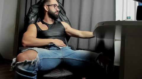 Liam online show from December 5, 5:26 am