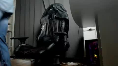 Liam online show from November 8, 8:39 am