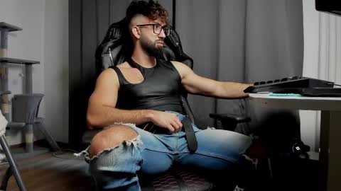 Liam online show from March 5, 6:12 am