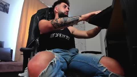 Liam online show from April 18, 7:43 am