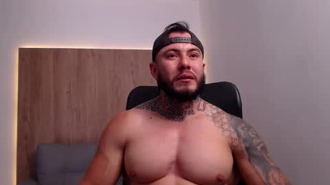 Snapshot of lianjones9 chatting on November 1, 6:01 pm lianjones9 online show from November 1, 6:01 pm