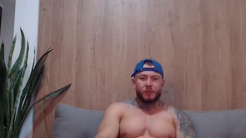 Snapshot of lianjones9 chatting on January 28, 9:08 pm lianjones9 online show from January 28, 9:08 pm