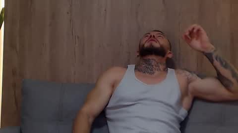 Snapshot of lianjones9 chatting on February 20, 1:46 am lianjones9 online show from February 20, 1:46 am