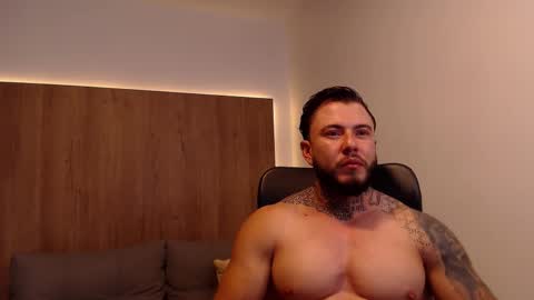 Snapshot of lianjones9 chatting on October 19, 6:33 pm lianjones9 online show from October 19, 6:33 pm