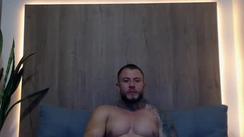 Snapshot of lianjones9 chatting on February 10, 9:58 pm lianjones9 online show from February 10, 9:58 pm