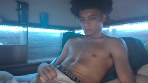 lightskinwithgirth online show from May 1, 5:00 am
