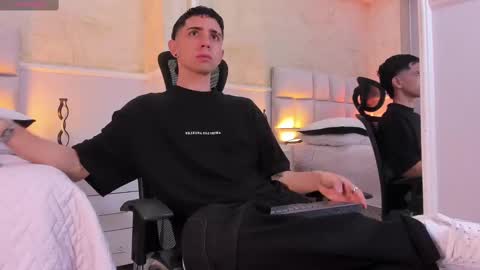 L I I A M online show from March 7, 4:23 am