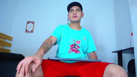 Snapshot of lincoln_smith chatting on October 12, 7:08 pm Lincoln online show from October 12, 7:08 pm