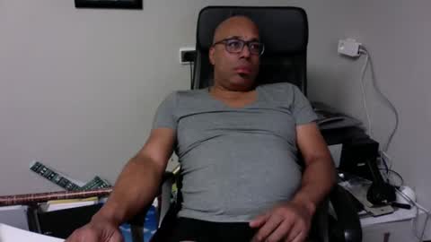 Snapshot of little_buddha chatting on January 1, 8:26 pm Pure Black Power online show from January 1, 8:26 pm