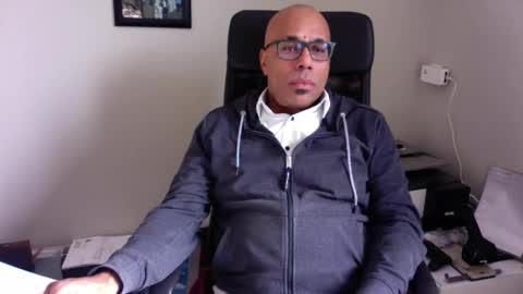 Snapshot of little_buddha chatting on February 12, 11:07 am Pure Black Power online show from February 12, 11:07 am