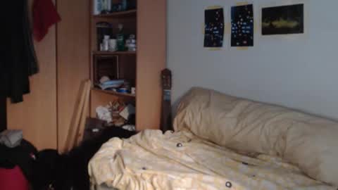 littlealien7 online show from October 23, 5:44 am