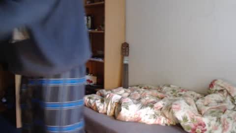 littlealien7 online show from April 30, 11:31 pm
