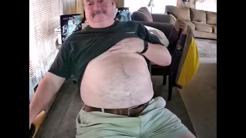 Snapshot of littled83057 chatting on October 6, 8:13 pm Littled83057 online show from October 6, 8:13 pm