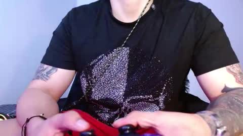 lliamm 2 online show from October 19, 4:28 am