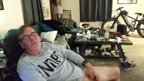 Snapshot of lngdickdaddy chatting on October 24, 1:18 am LongDick Daddy online show from October 24, 1:18 am