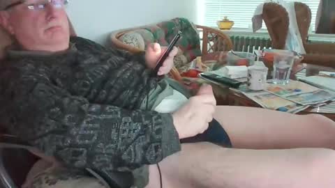 Snapshot of loewe39238 chatting on February 13, 9:41 am loewe39238 online show from February 13, 9:41 am