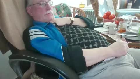 Snapshot of loewe39238 chatting on January 18, 10:28 am loewe39238 online show from January 18, 10:28 am