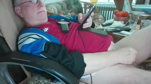 Snapshot of loewe39238 chatting on January 19, 3:10 pm loewe39238 online show from January 19, 3:10 pm