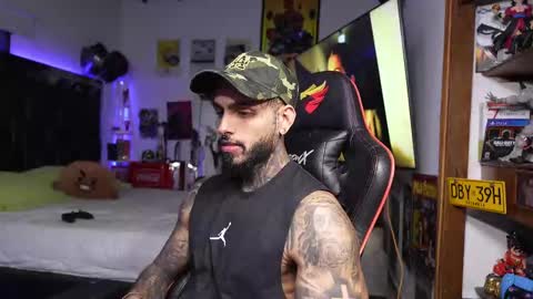 logan_hugh8 online show from March 16, 3:35 am