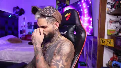 logan_hugh8 online show from March 13, 4:09 am