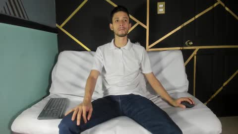 Snapshot of logan_rogers chatting on October 6, 11:48 am Logan Rogers online show from October 6, 11:48 am