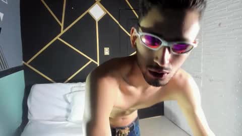 Snapshot of logan_rogers chatting on October 14, 5:09 pm Logan Rogers online show from October 14, 5:09 pm