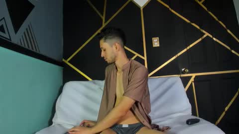 Snapshot of logan_rogers chatting on September 23, 2:27 pm Logan Rogers online show from September 23, 2:27 pm