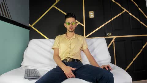 Snapshot of logan_rogers chatting on October 10, 2:11 pm Logan Rogers online show from October 10, 2:11 pm