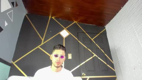 Snapshot of logan_rogers chatting on October 11, 2:21 pm Logan Rogers online show from October 11, 2:21 pm