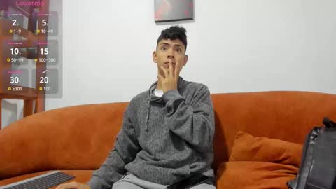 logantwink18 online show from October 22, 10:52 am