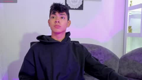 logantwink18 online show from September 9, 1:43 pm