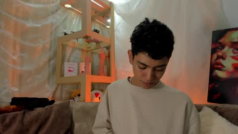 logantwink18 online show from April 6, 11:16 pm