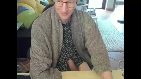 loomie online show from October 12, 12:10 pm