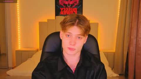 louie_evans online show from November 18, 8:45 pm