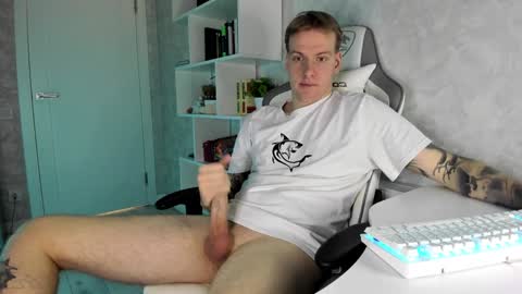 Snapshot of louisjafferson chatting on January 2, 3:05 am Louis  online show from January 2, 3:05 am