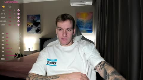 Snapshot of louisjafferson chatting on December 16, 1:00 pm Louis  online show from December 16, 1:00 pm