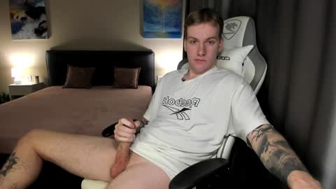 Snapshot of louisjafferson chatting on December 28, 10:55 pm Louis  online show from December 28, 10:55 pm