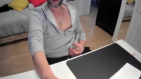 Snapshot of lovejm chatting on October 29, 8:39 am Jules online show from October 29, 8:39 am