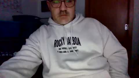 lover010983 online show from January 12, 7:34 am