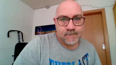 lover010983 online show from March 12, 8:08 am