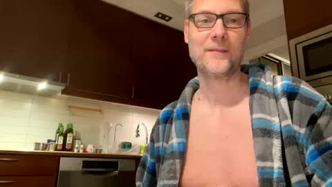 loveshine_ online show from December 18, 6:10 am