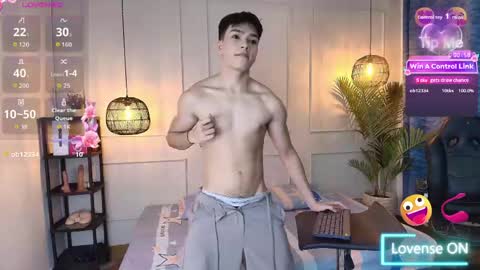 lUAN online show from May 30, 8:09 pm