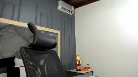 luca_morettii online show from November 1, 12:42 pm