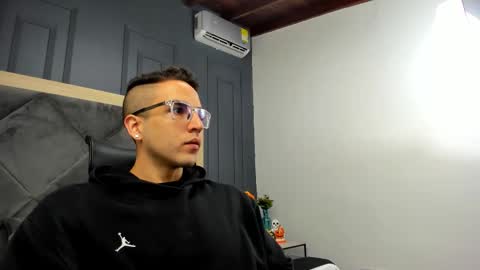 luca_morettii online show from October 8, 12:42 pm