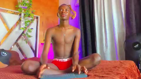 luca_sins online show from March 16, 8:35 pm