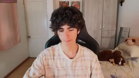 lucas_xo online show from March 29, 12:33 am